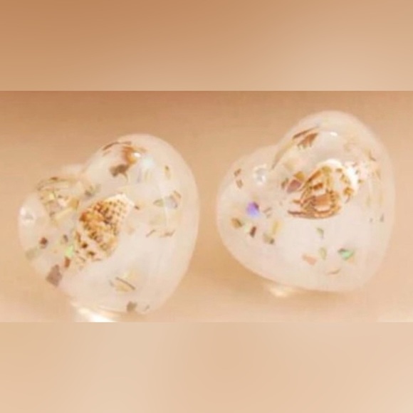 “My Heart is the Ocean” Mini Conch Triton Murex Shell Abalone Flake Mermaid Stud - Picture 3 of 6